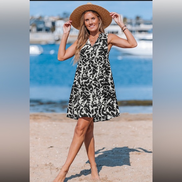 Cupshe Dresses & Skirts - Black and White Floral Sleeveless Dress